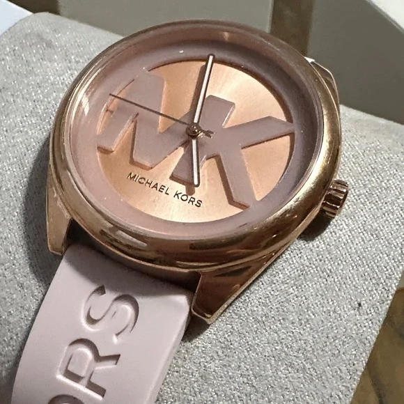 Michael Kors Blush Pink and Rose Gold Women's Watch - Picture 5 of 7